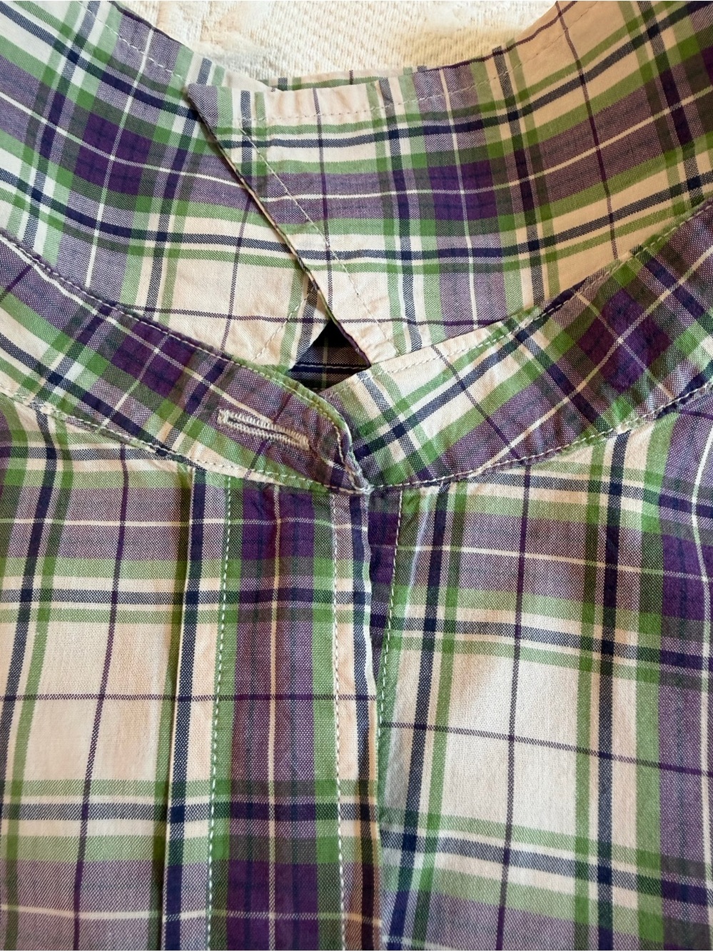 Abercrombie & Fitch Short-Sleeve Plaid Button-Down — Green & Purple- Size M - Picture 4 of 6